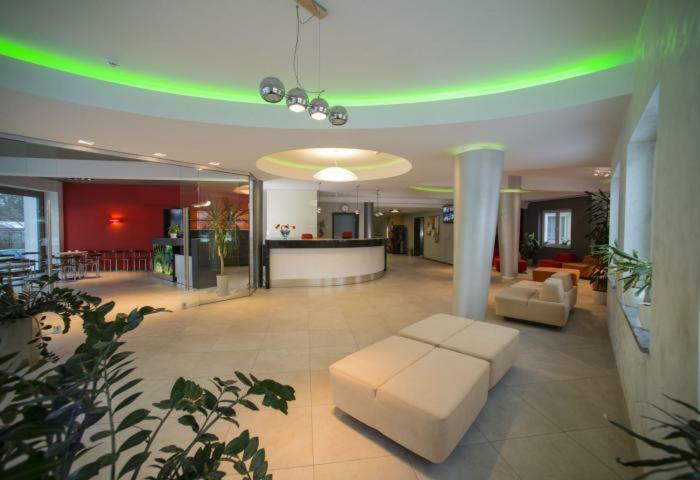 Zem-Tourist Hotel Пустково Екстериор снимка
