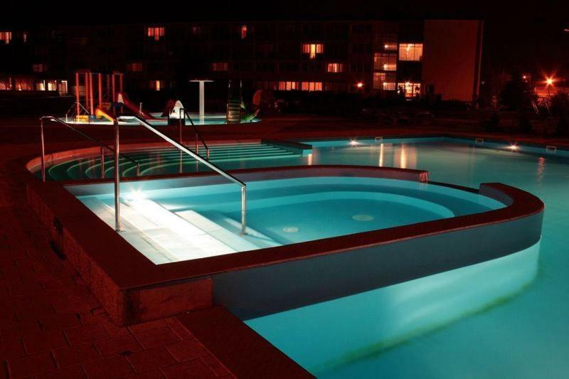 Zem-Tourist Hotel Пустково Екстериор снимка